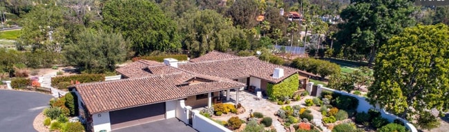 Building Photo - This Beautiful Hacienda Style Home combine...