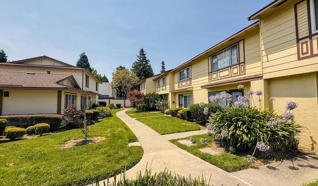Building Photo - 34114 Chamberlain Terrace