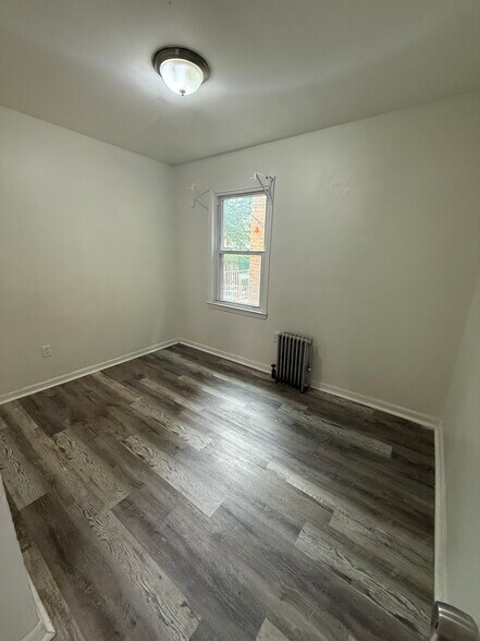 Room 2 - 140 E Jersey St
