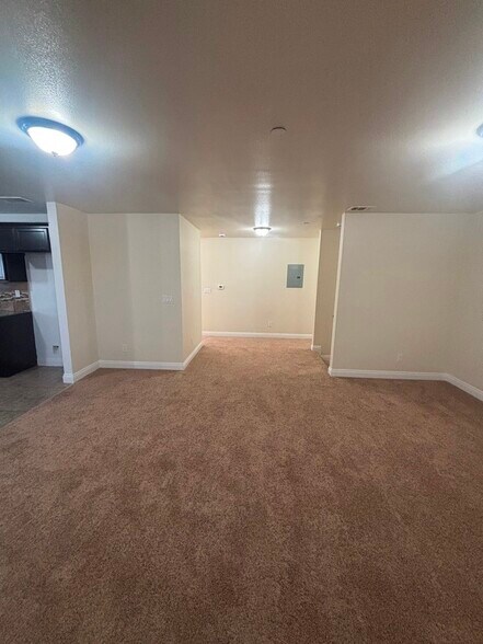 Building Photo - 1011 E 56th St