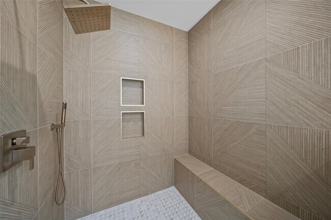 Building Photo - 4323 Rogers St