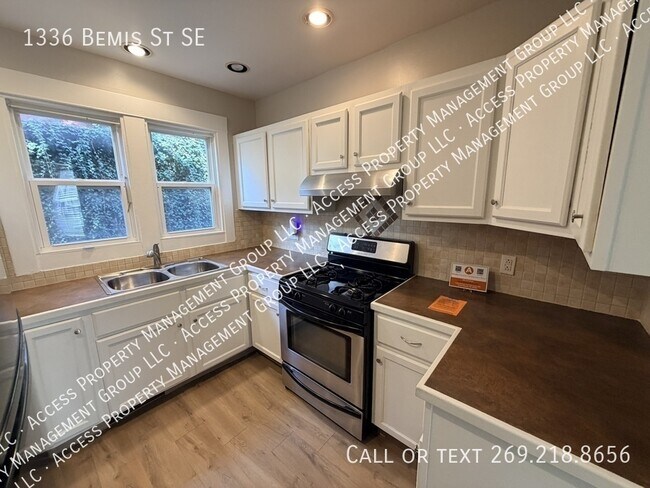 Building Photo - 1336 Bemis St SE