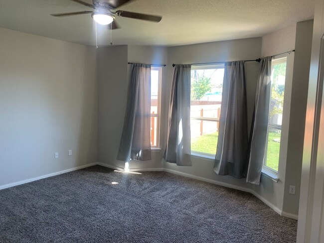 Building Photo - *COMING SOON* Comfort & Convenience – 2-Story Home with Fenced Backyard!