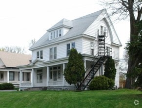 Building Photo - 421 South Chestnut Street