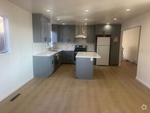 Building Photo - Spacious Newly Remodeled 3 Bedrooms and 2 ...