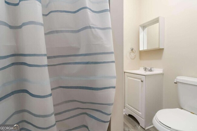 Building Photo - 2361 Swallow Cir SE