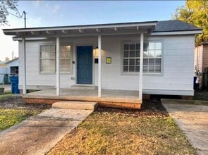 Building Photo - 618 Chopin St