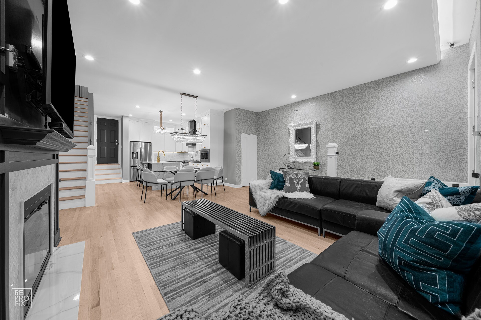 Building Photo - 355 W Superior St