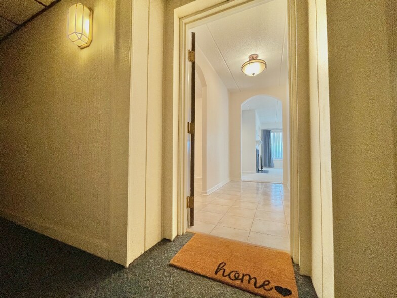 Building Photo - 12900 W Heiden Cir