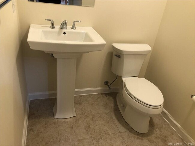 Building Photo - 19 Oak Meadows Dr