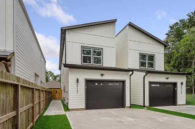 Building Photo - 8023 Easter St