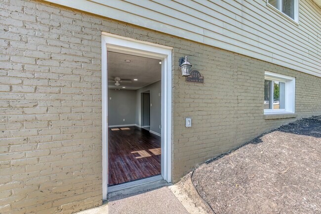 Building Photo - 1216 Norway St