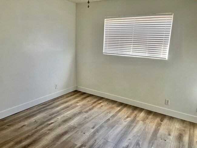 Building Photo - 610 S 200 E