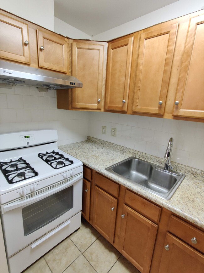 Kitchen - Sink n Stove - 1229 Wood St