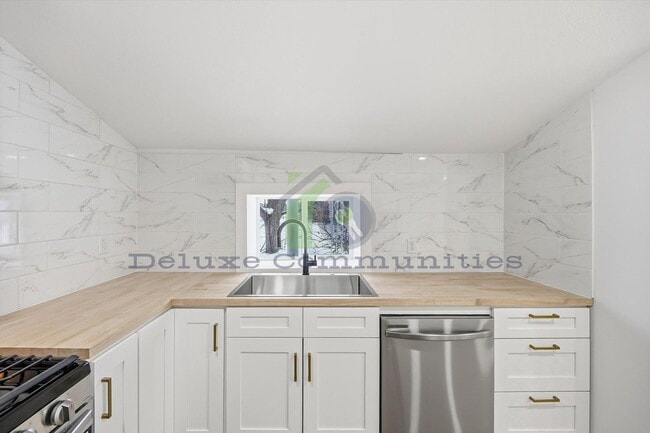 Building Photo - Stunning Fully Remodeled 3 Bed Home on a Huge Lot in Coopersville