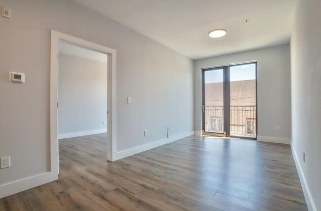 Building Photo - 502 Broadway