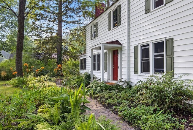 Building Photo - 204 Roat St