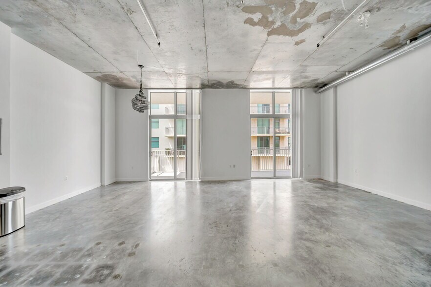 Building Photo - 2100 Van Buren St