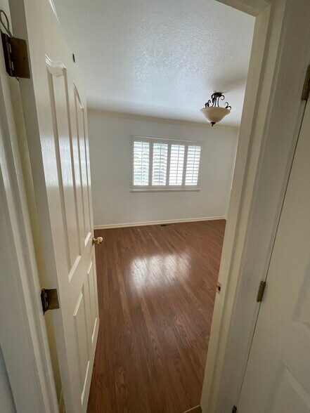 Building Photo - 108 Powell Avenue