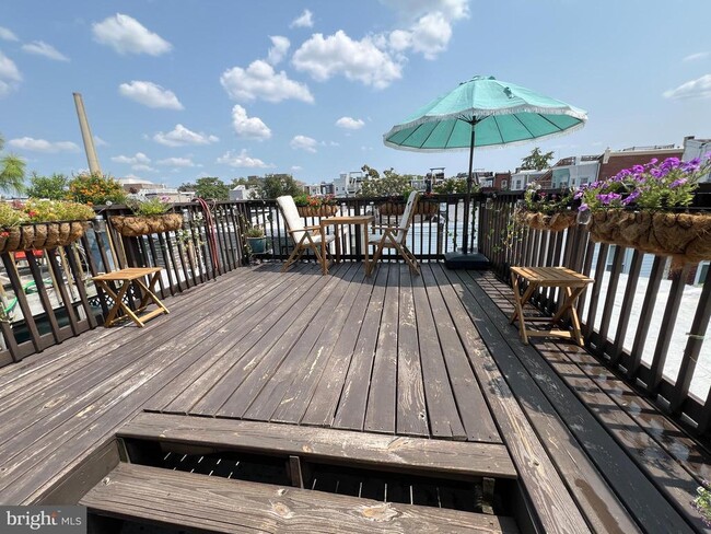 Building Photo - 855 N 24th St