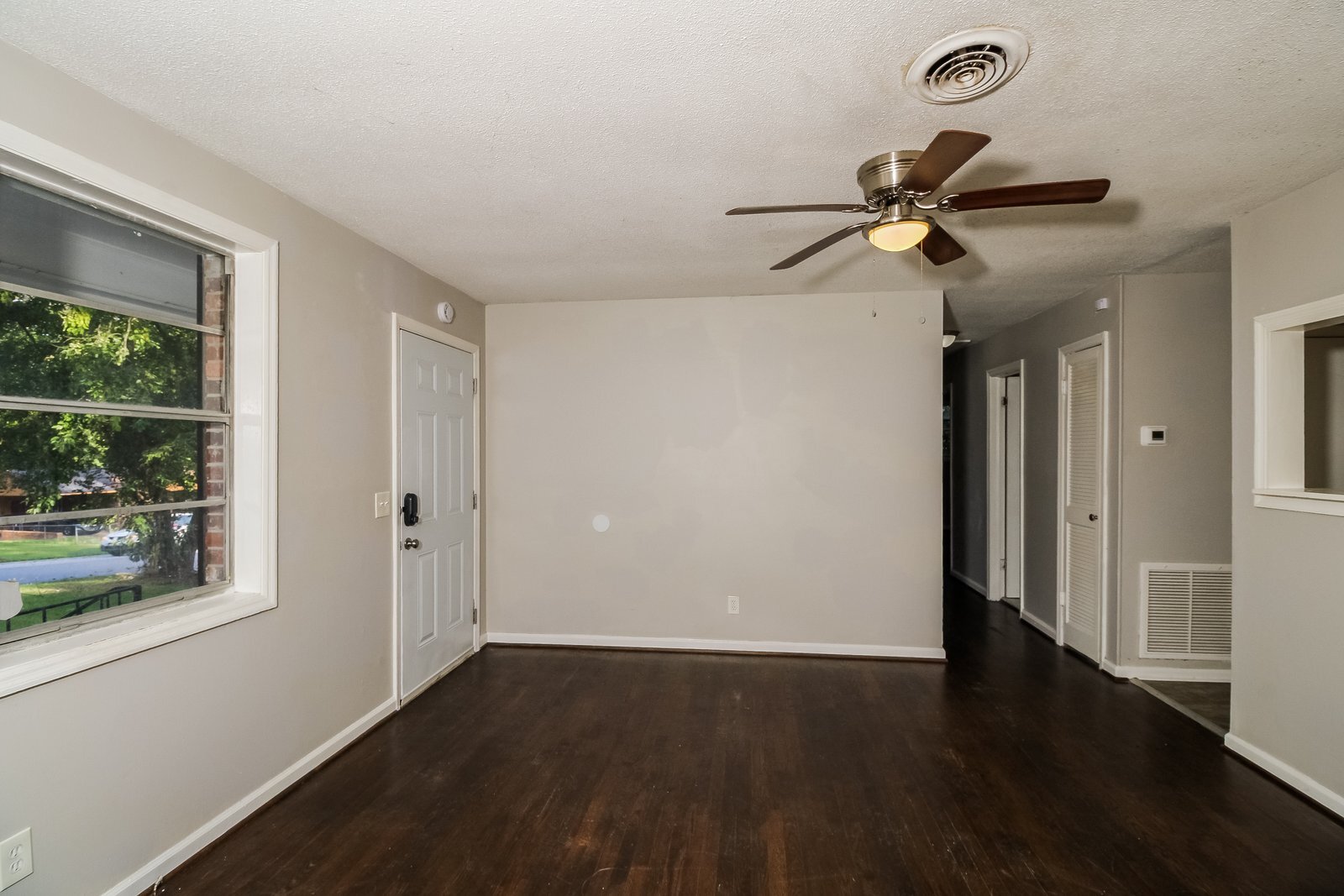 Building Photo - 421 Hickory Ridge Dr
