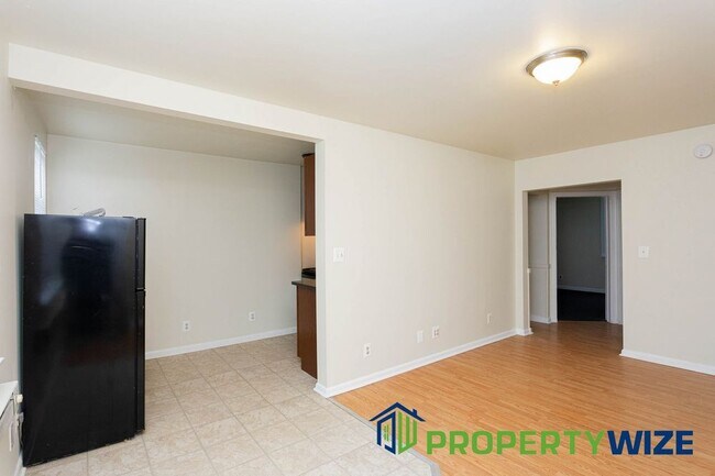 Building Photo - 7241 Holabird Avenue Apt B