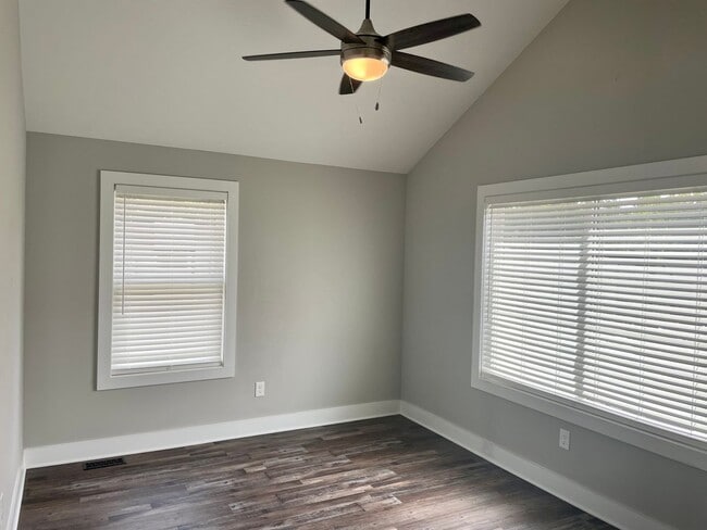 Building Photo - Luxury End Unit Townhouse in Campbell County