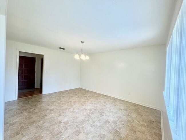 Building Photo - 135 Perdido Cir