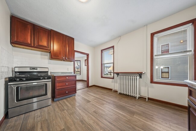 Building Photo - 294 Bellevue St