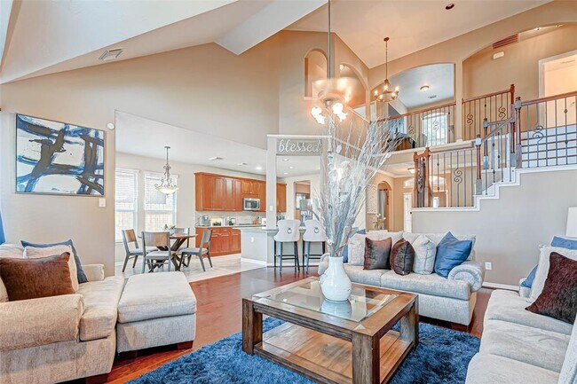 Building Photo - 618 Silver Creek Cir