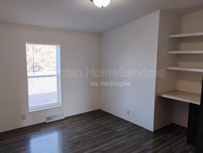 Building Photo - 120 Evergreen St