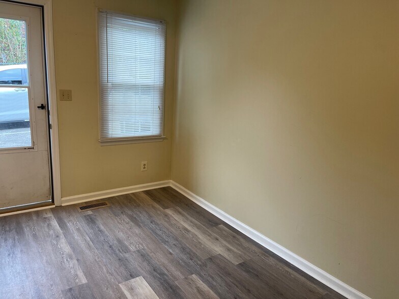 Building Photo - 741 Ridgeview Dr