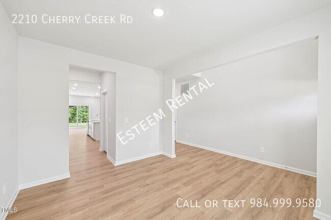 Building Photo - 2210 Cherry Crk Rd