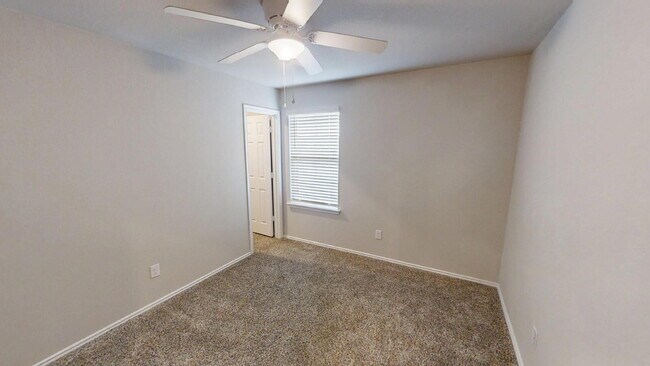 Building Photo - 4902 Karen Grn Dr