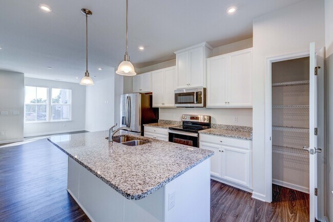 Building Photo - 4316 Summercrest Blvd