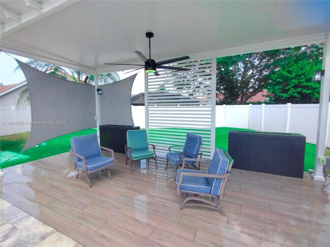 Building Photo - 5780 Sun Pointe Cir
