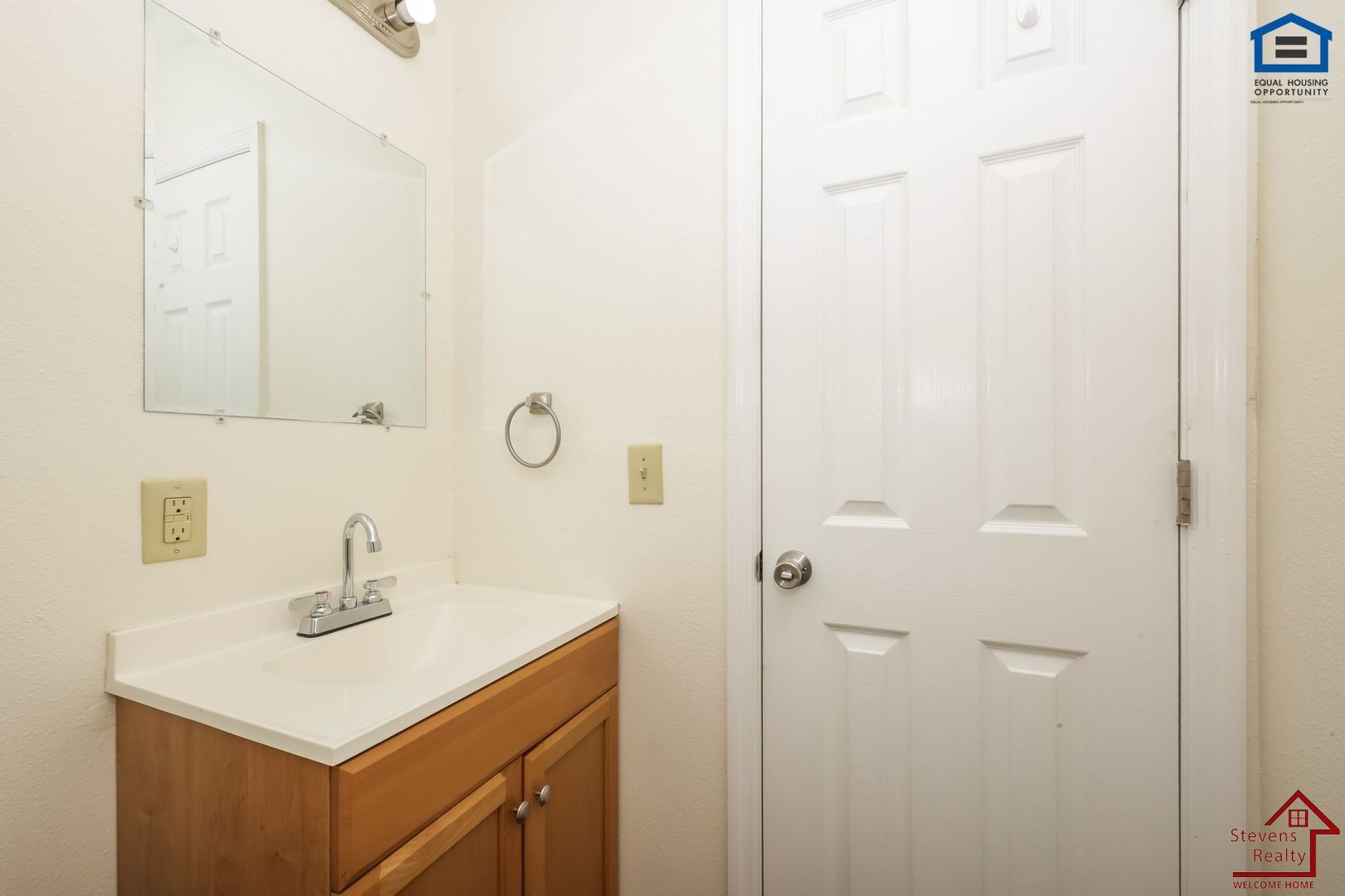 Building Photo - 702 Couch St