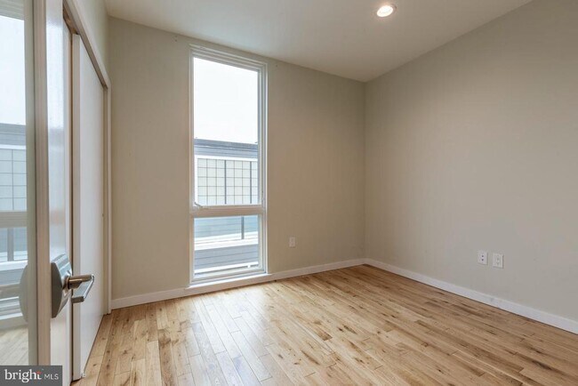 Building Photo - 1317 Frankford Ave