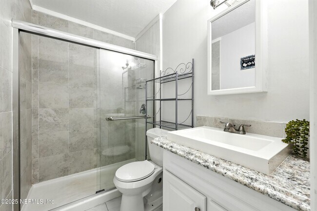 Building Photo - 355 Wildwood Ln