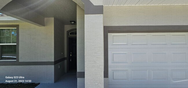 Building Photo - New 3/2/2.5 Home with Upgrades
