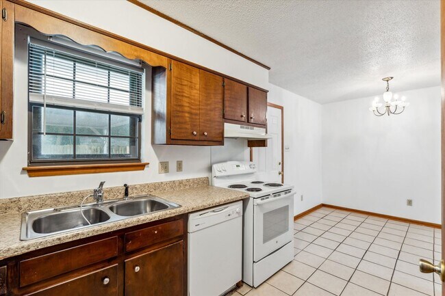 Building Photo - 504 Farnell Ln
