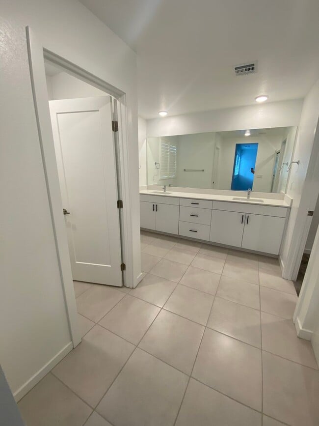 Building Photo - AMERICANA Property Mgmt - New Modern 3 beds - 2 story Townhouse in Inspirada