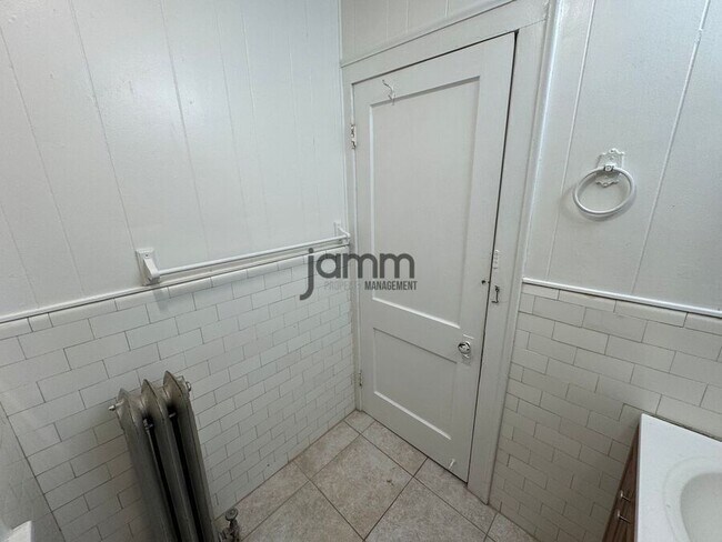 Building Photo - 12611 Franklin Blvd