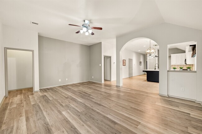 Building Photo - 2826 Lakecrest Forest Dr