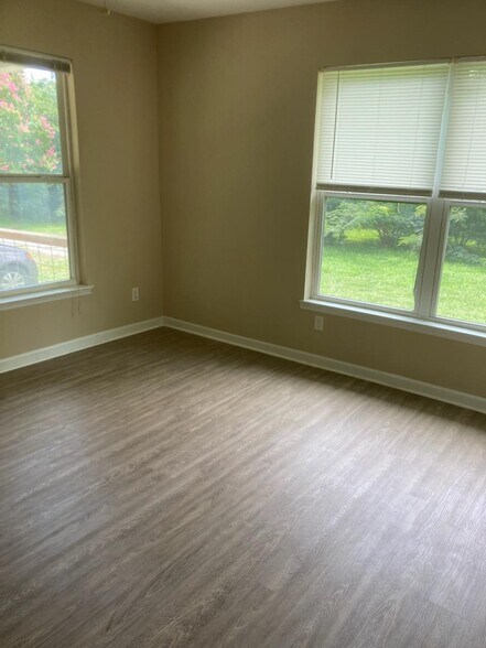Building Photo - 327 Hogan Cir