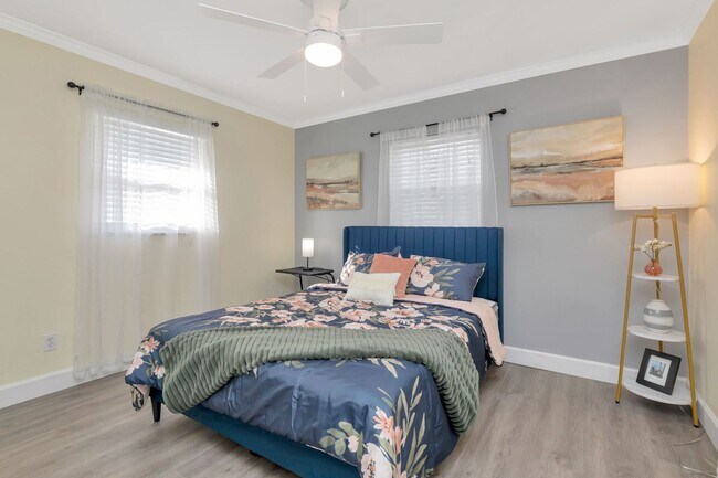 Building Photo - 3 BEDROOM 2 BATHROOM POOL HOME LOCATED IN ST. PETERSBURG