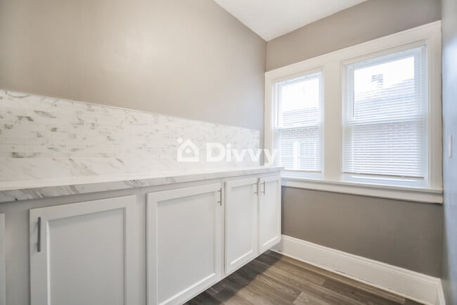 Building Photo - 450 Storer Ave