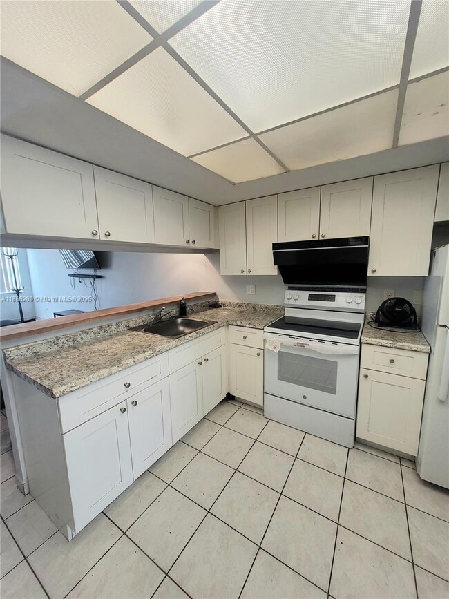 Building Photo - 3973 W 9th Ln