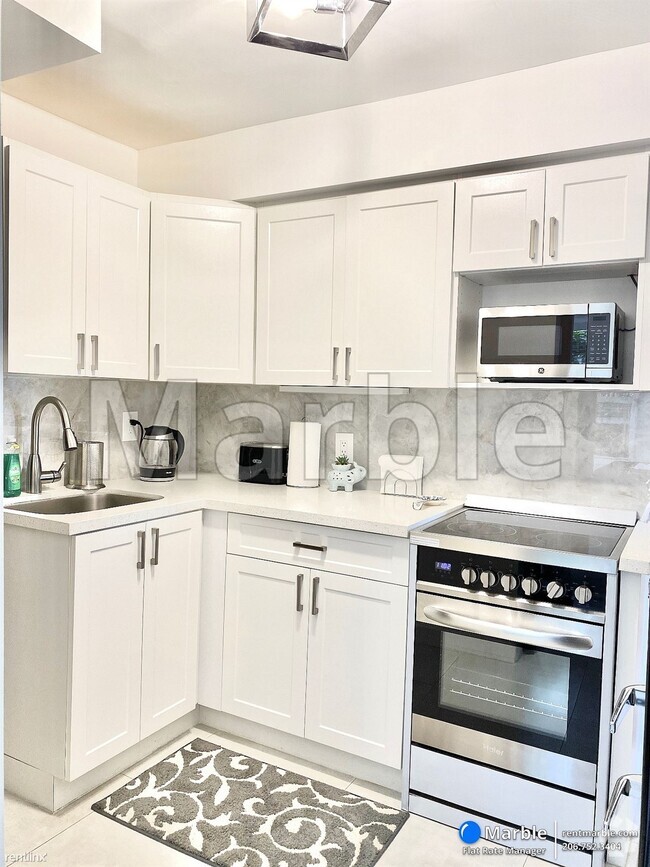 Building Photo - 1 br, 1 bath Condo - 118 NE 46th St B