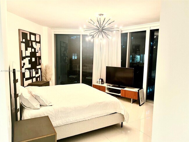 Building Photo - 200 Biscayne Blvd Way